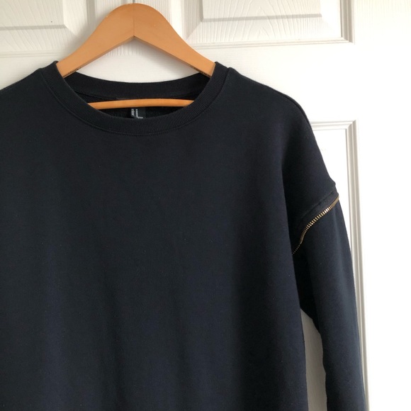 Forever 21 Black Crewneck Sweater - Picture 2 of 8